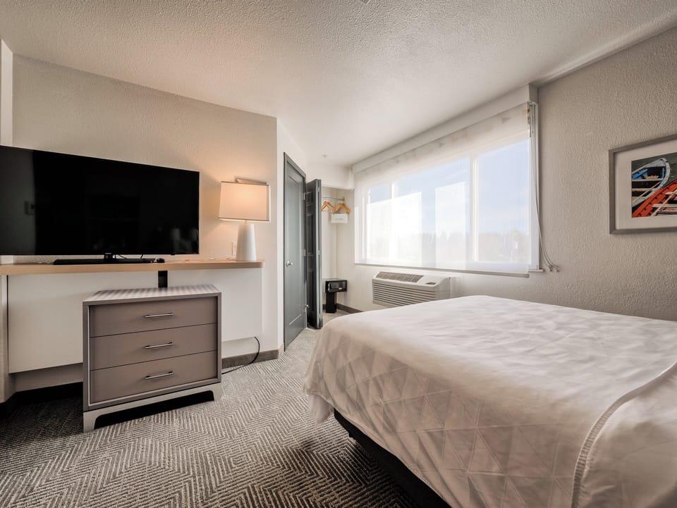 Egyptian cotton sheets, premium bedding, pillowtop beds, in-room safe
