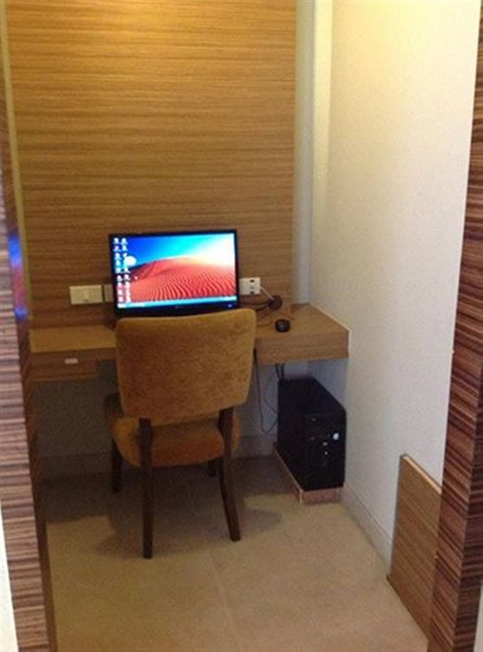 Minibar, desk, WiFi