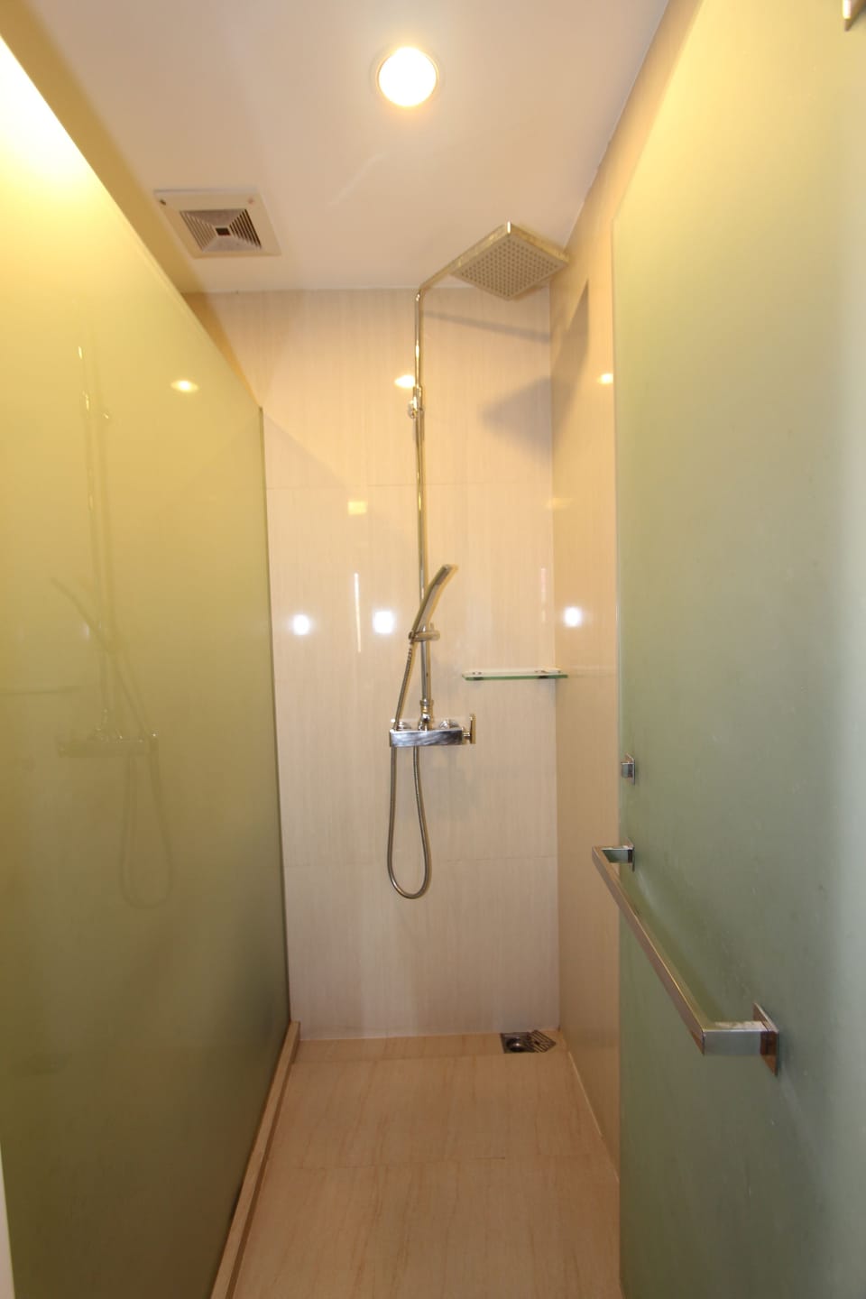 Standard Room | Bathroom shower