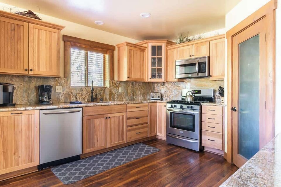 KITCHEN WITH WALK IN PANTRY ON MAIN FLOOR