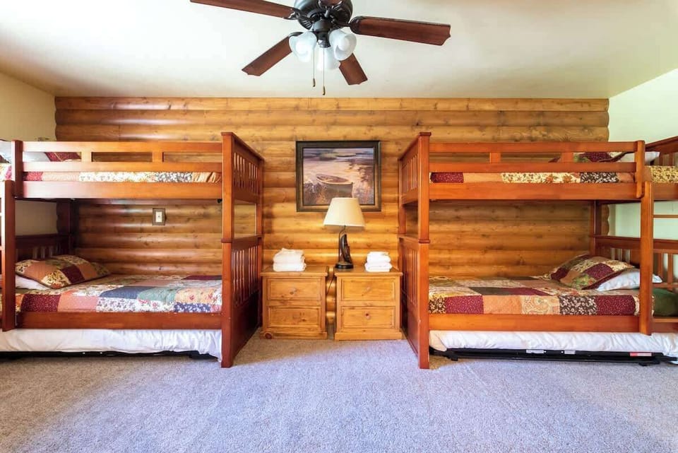 3RD BEDROOM ON MAIN FLOOR WITH 2 SETS OF BUNKBEDS