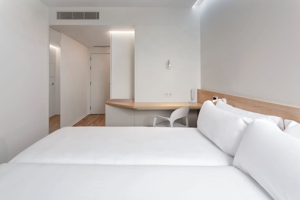 Standard Twin Room | In-room safe, free WiFi