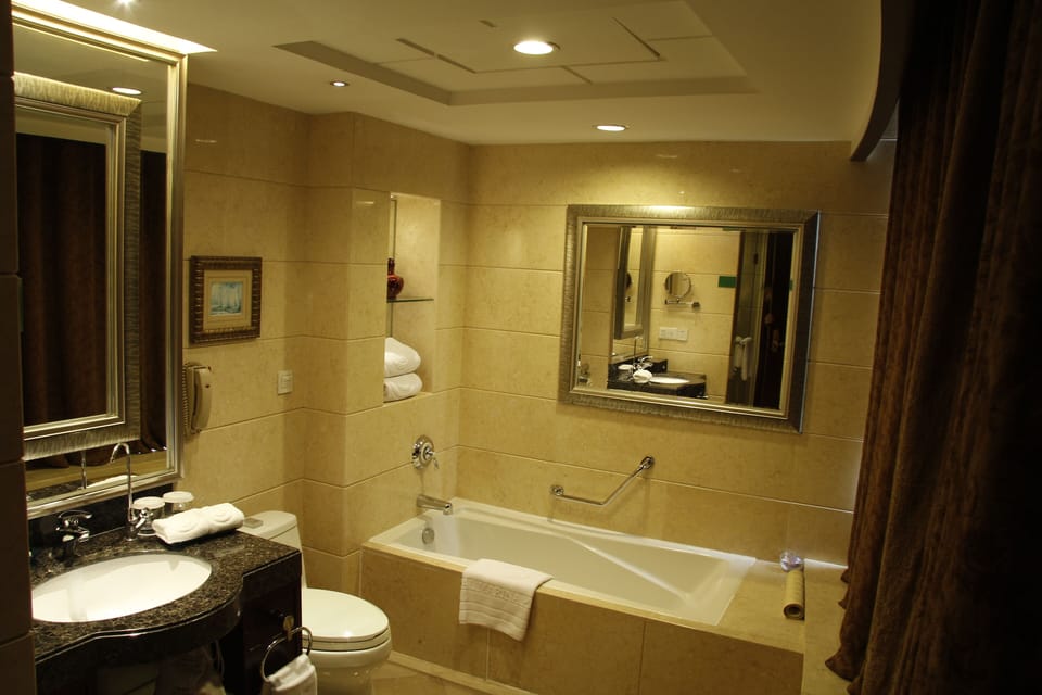 Standard Room | Bathroom | Rainfall showerhead, hair dryer, bathrobes, towels