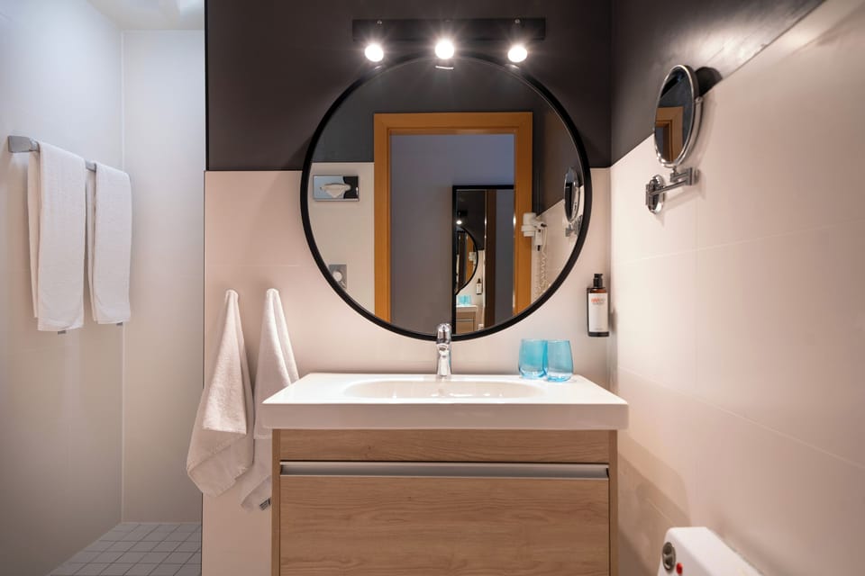 Shower, eco-friendly toiletries, hair dryer, towels