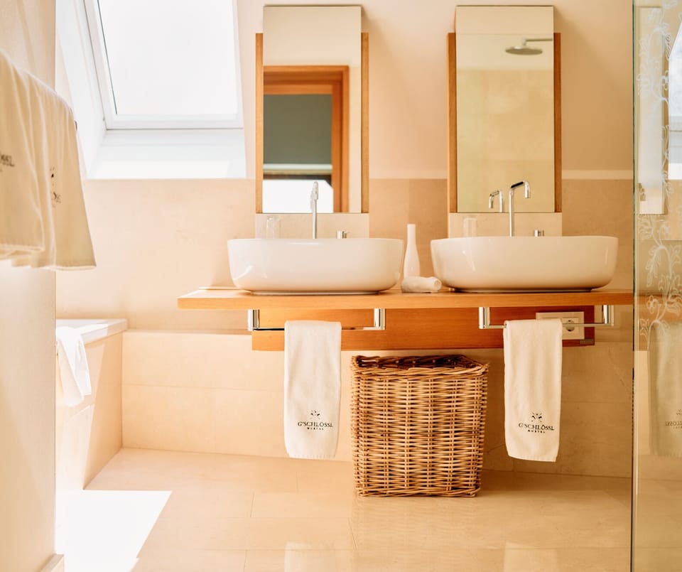 Exclusive Studio Suite, 1 King Bed | Bathroom | Hair dryer, bathrobes, slippers, towels