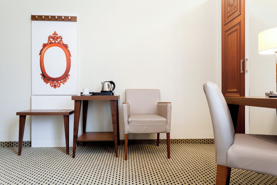 Single Room | In-room safe, desk, iron/ironing board, free WiFi