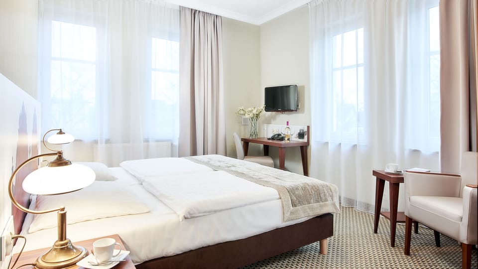 Standard Twin Room | In-room safe, desk, iron/ironing board, free WiFi