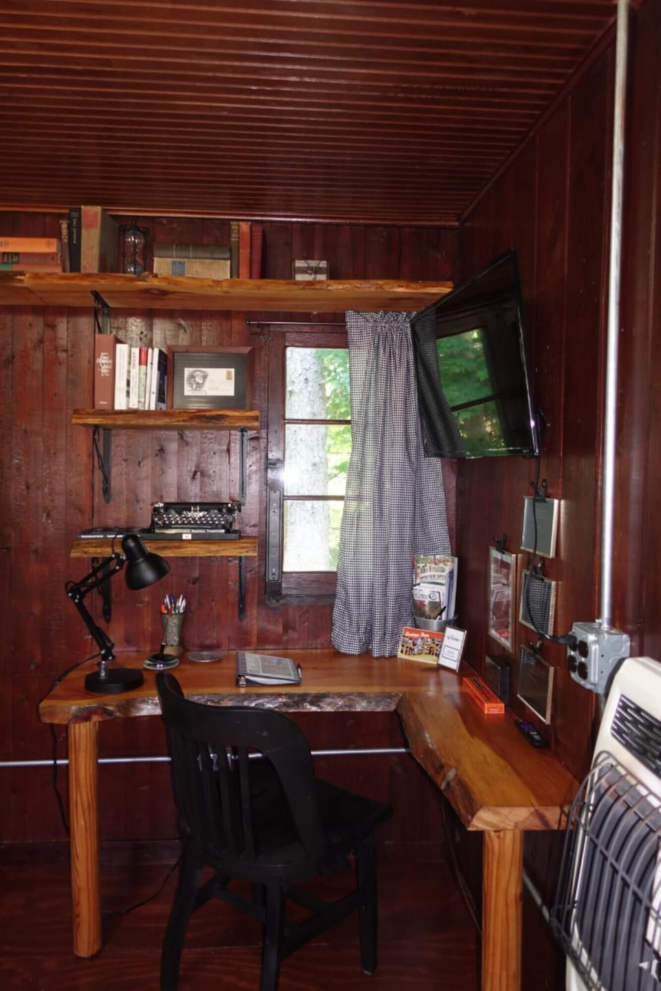 23820DESK20AREA