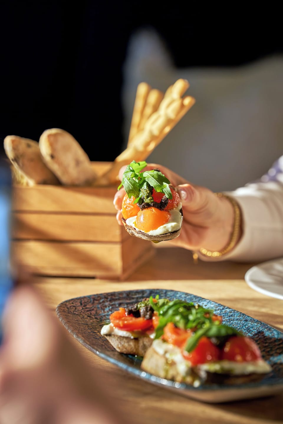 4 restaurants; breakfast, lunch, and dinner served