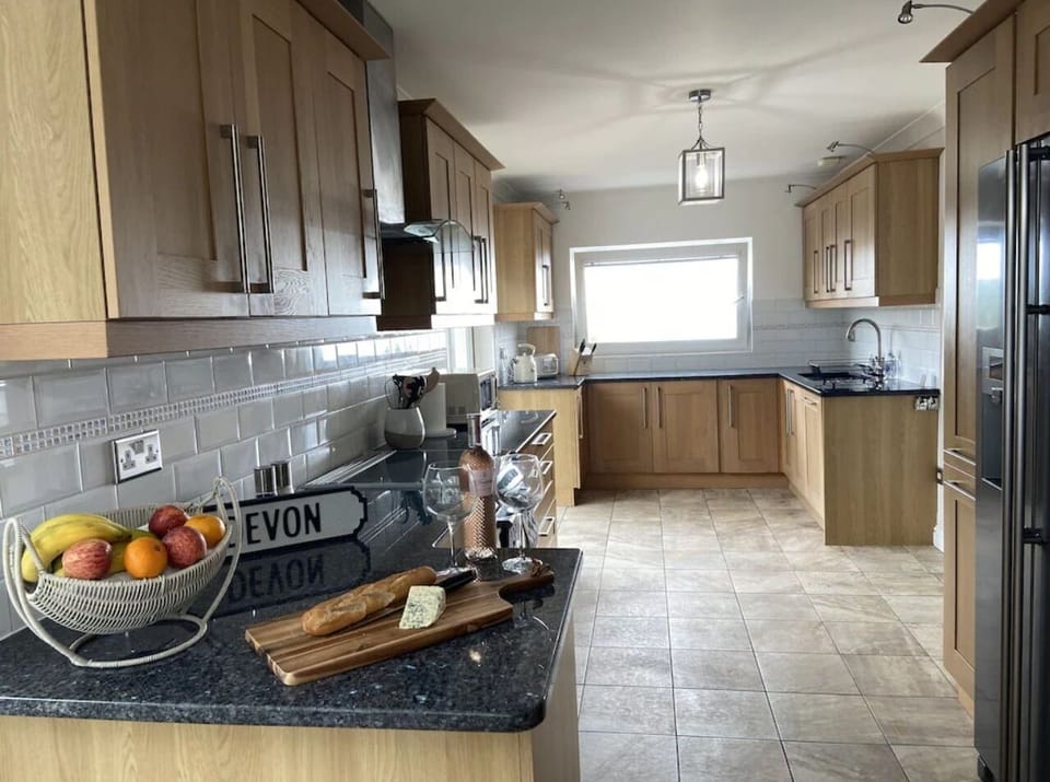 Apartment, Ensuite, Sea View (7 Min Walk To Beach) | Shared kitchen | Highchair