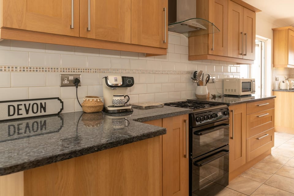 Apartment, Ensuite, Sea View (7 Min Walk To Beach) | Shared kitchen | Highchair