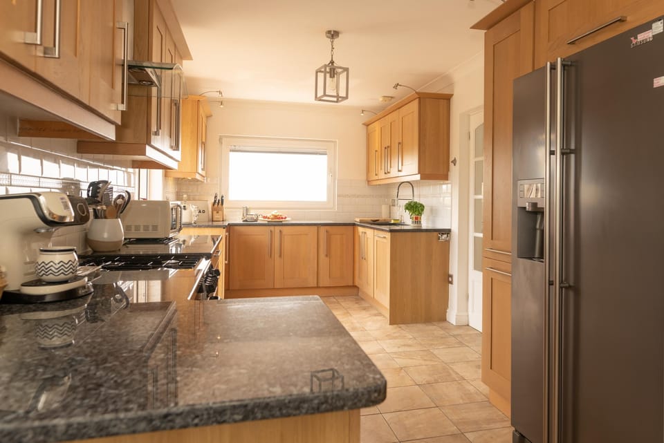 Apartment, Ensuite, Sea View (7 Min Walk To Beach) | Shared kitchen | Highchair