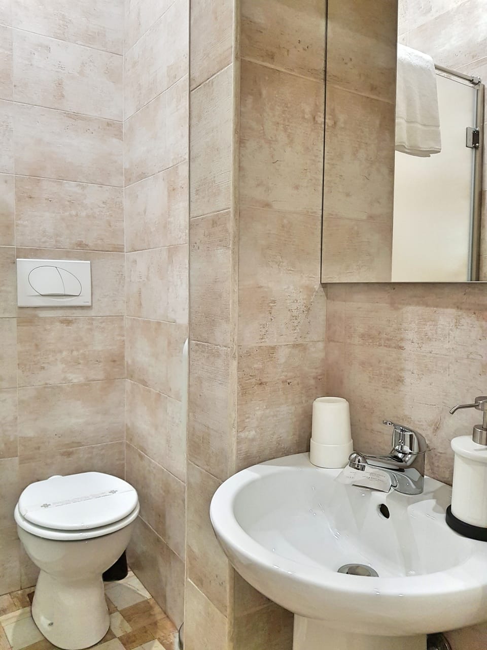 Economy Double Room | Bathroom | Shower, hair dryer, towels