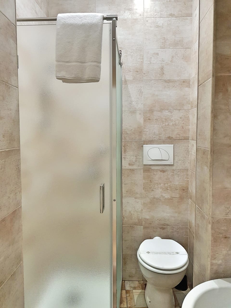 Economy Double Room | Bathroom | Shower, hair dryer, towels