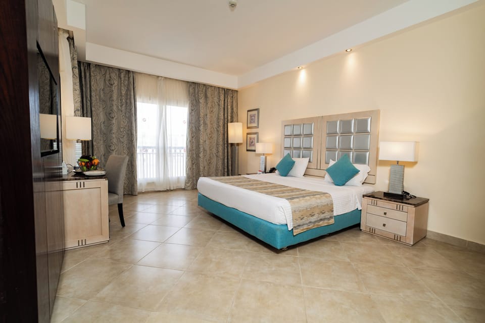 Family Suite | Egyptian cotton sheets, premium bedding, minibar, in-room safe