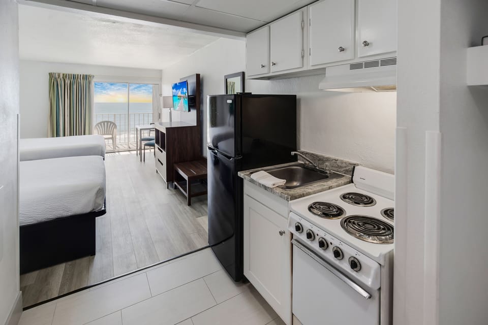 Oceanfront Efficiency, 2 Queen Beds, Non Smoking,  Kitchenette   (Newly Remodeled) | Premium bedding, soundproofing, free WiFi, bed sheets