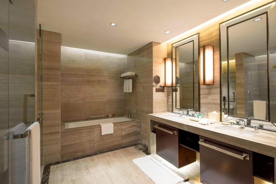 Junior Suite, 1 Bedroom, Executive Level | Minibar, in-room safe, desk, iron/ironing board