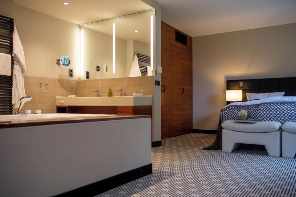 Suite | Minibar, in-room safe, desk, free WiFi