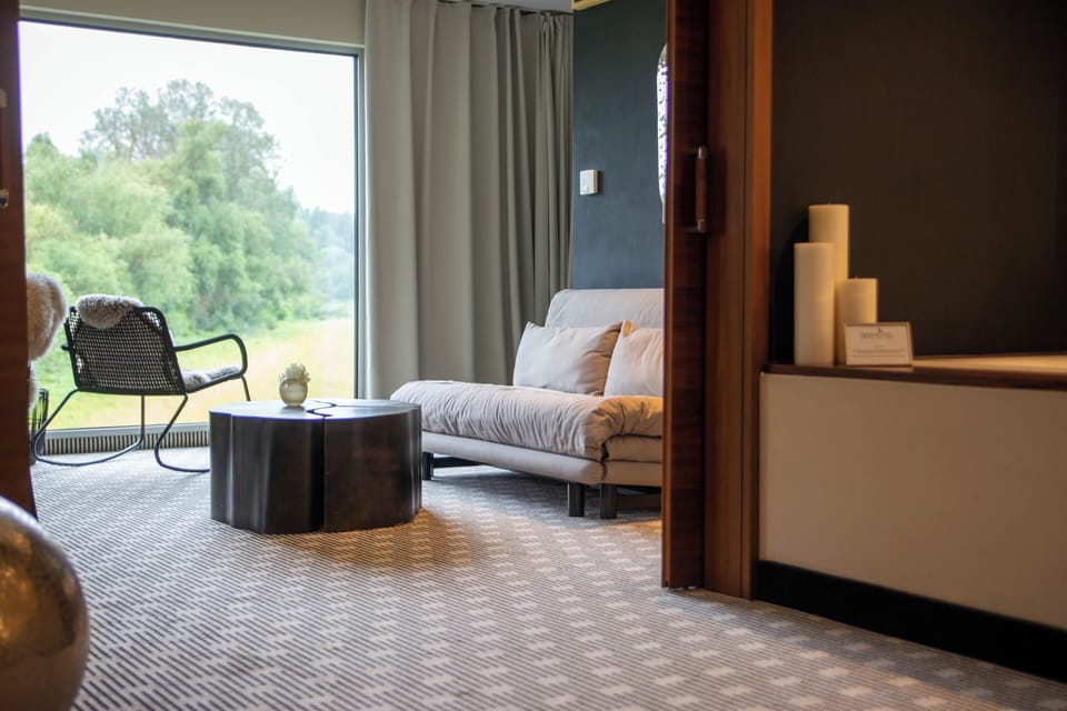 Suite | Living area | Flat-screen TV