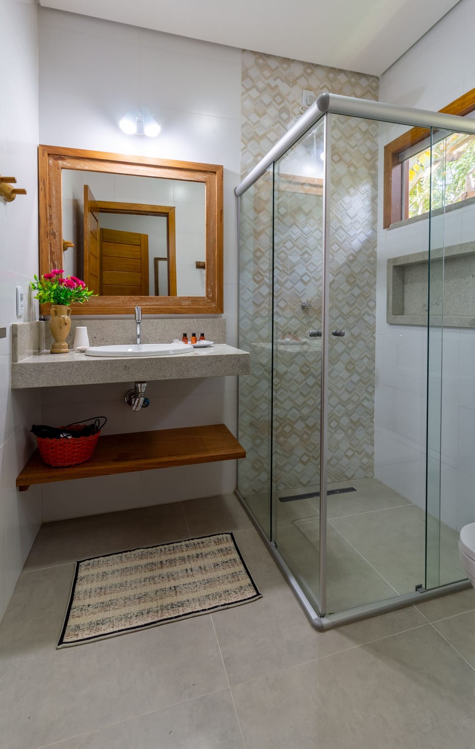 Deluxe Double or Twin Room | Bathroom