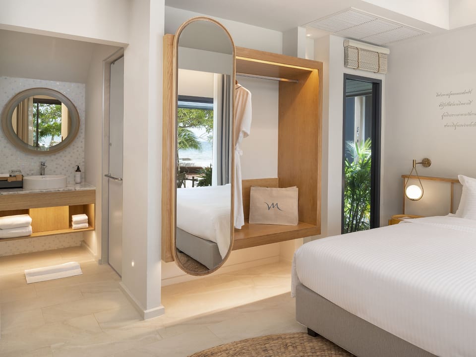 Executive Villa, 1 King Bed, Ocean View | Minibar, in-room safe, individually decorated, individually furnished