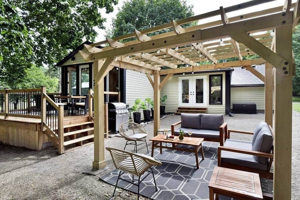 Picture yourself under the pergola, a glass of wine enjoying the outdoor scenery