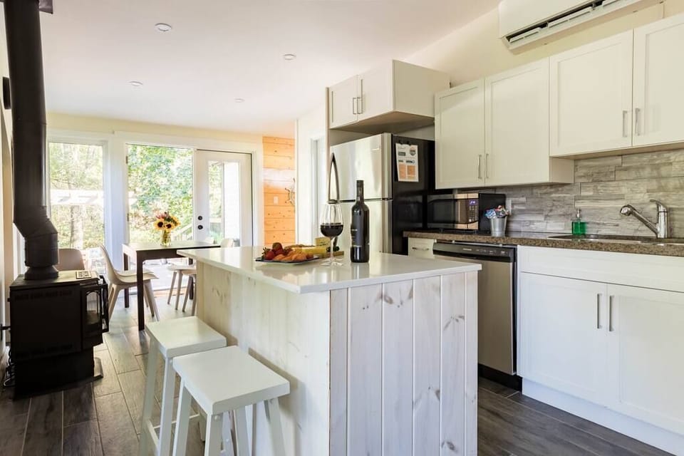 Kitchen fully equipped for the chef in you.