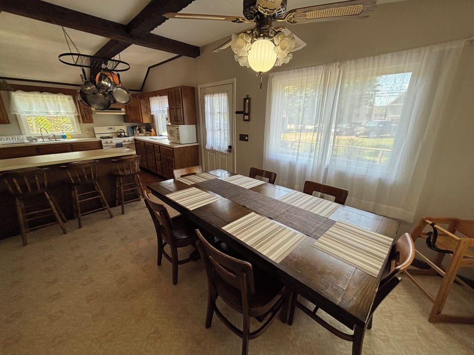 Dining table seats 6, plus seating for 3 at bar