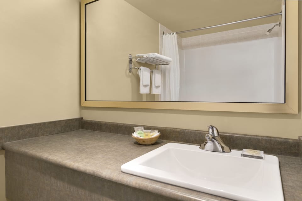 Bathtub, deep soaking tub, free toiletries, hair dryer