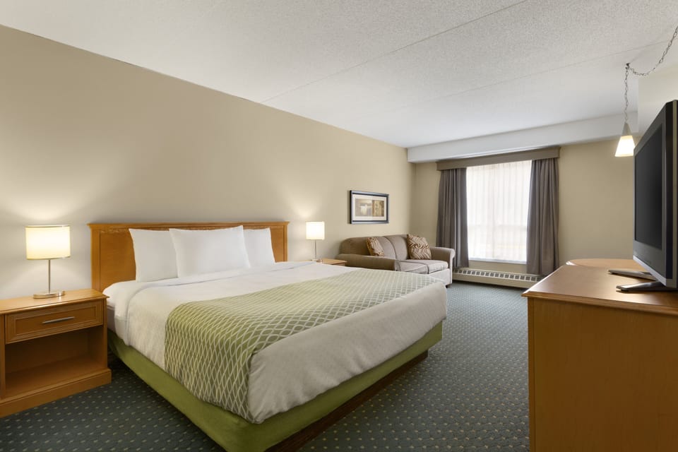 Iron/ironing board, WiFi (free), bed sheets
