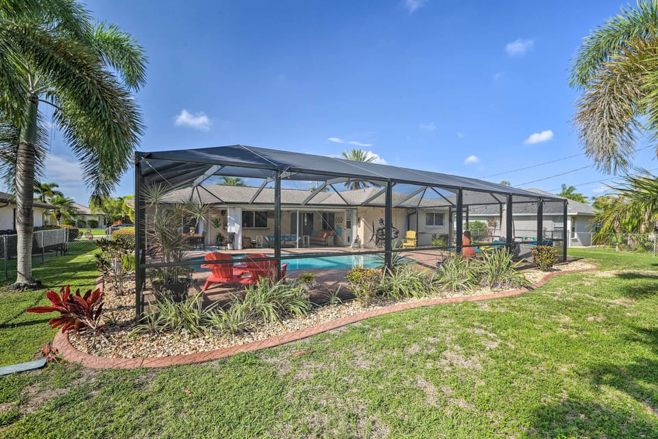 Private Yard | 5 External Security Cameras (Facing Out) | Keyless Entry