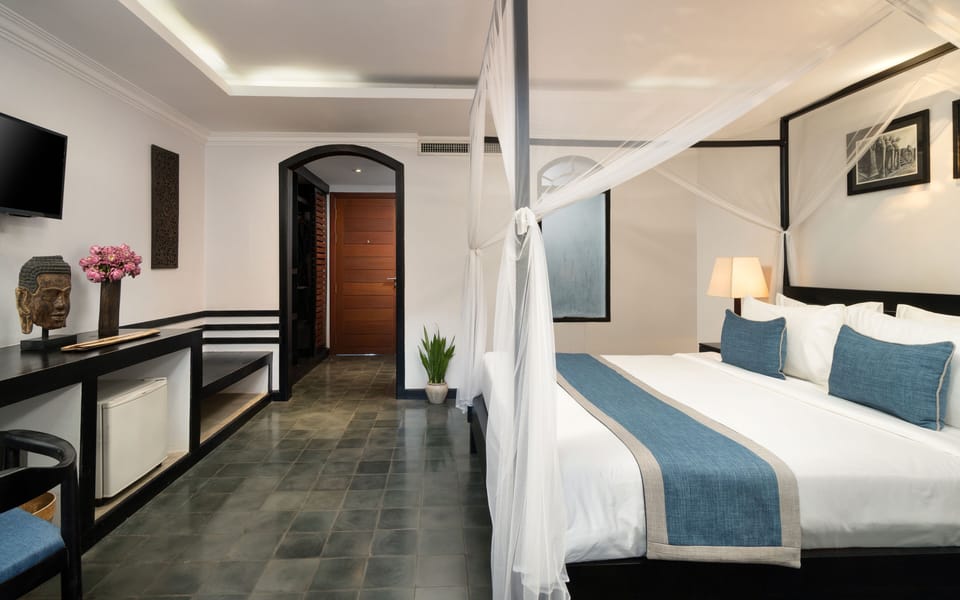 Luxury King Room - Afternoon Tea + Workspace + Support Community | Minibar, in-room safe, individually decorated, individually furnished