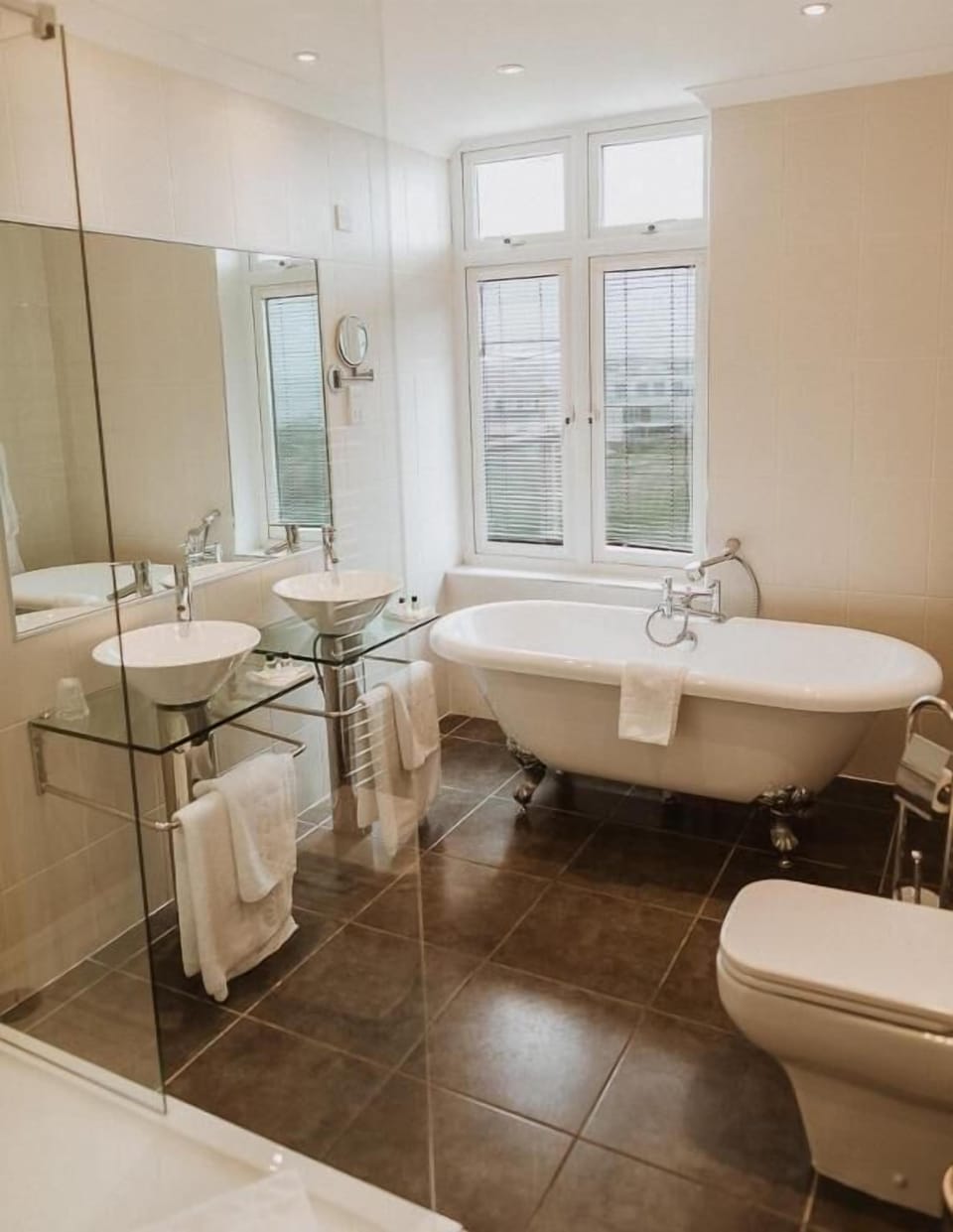 Combined shower/tub, free toiletries, hair dryer, bathrobes