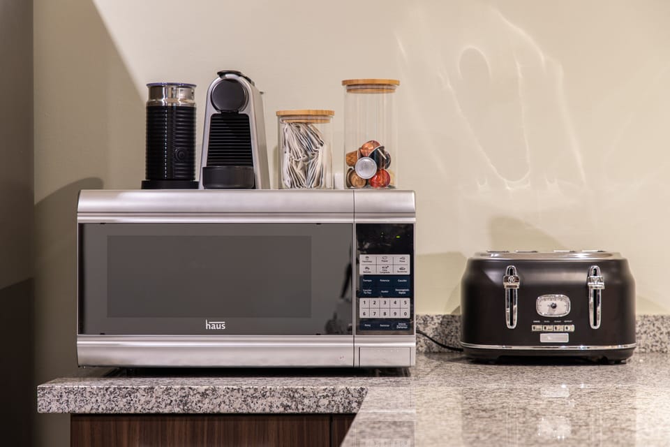 Superior Apartment | Microwave