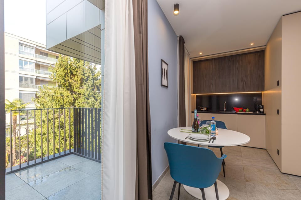 Dining with terrace