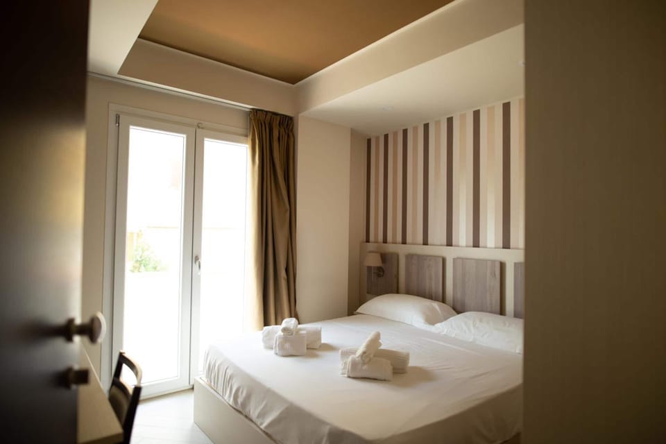 Minibar, in-room safe, desk, soundproofing