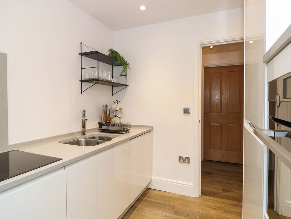 Cottage | Private kitchen | Fridge, dishwasher, electric kettle, toaster