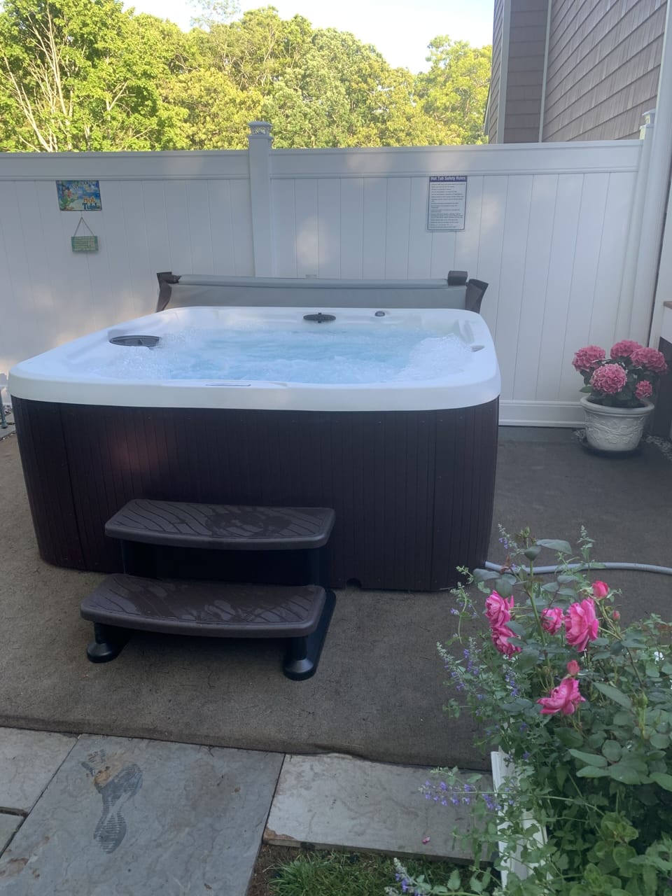 Outdoor spa tub