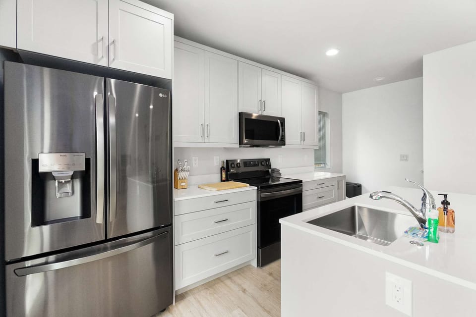 BUILDING KITCHEN