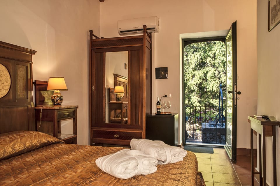 Room | Frette Italian sheets, premium bedding, down comforters, minibar