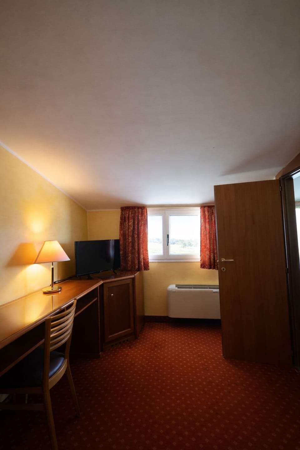 Single Room | Premium bedding, minibar, in-room safe, desk