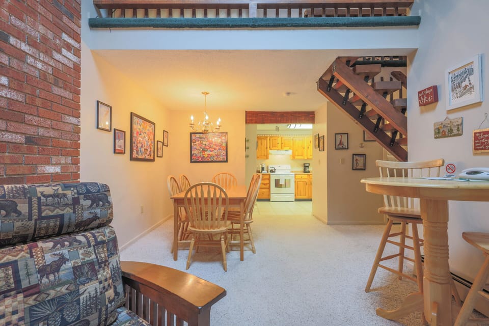 Living area to kitchen