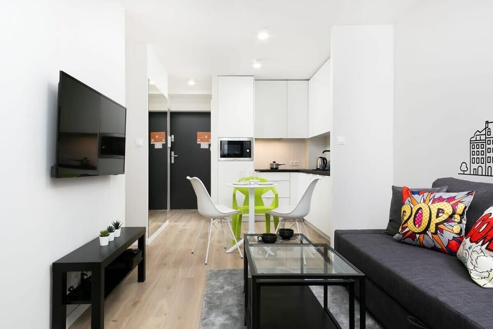 Stylish living room with coffe table. 