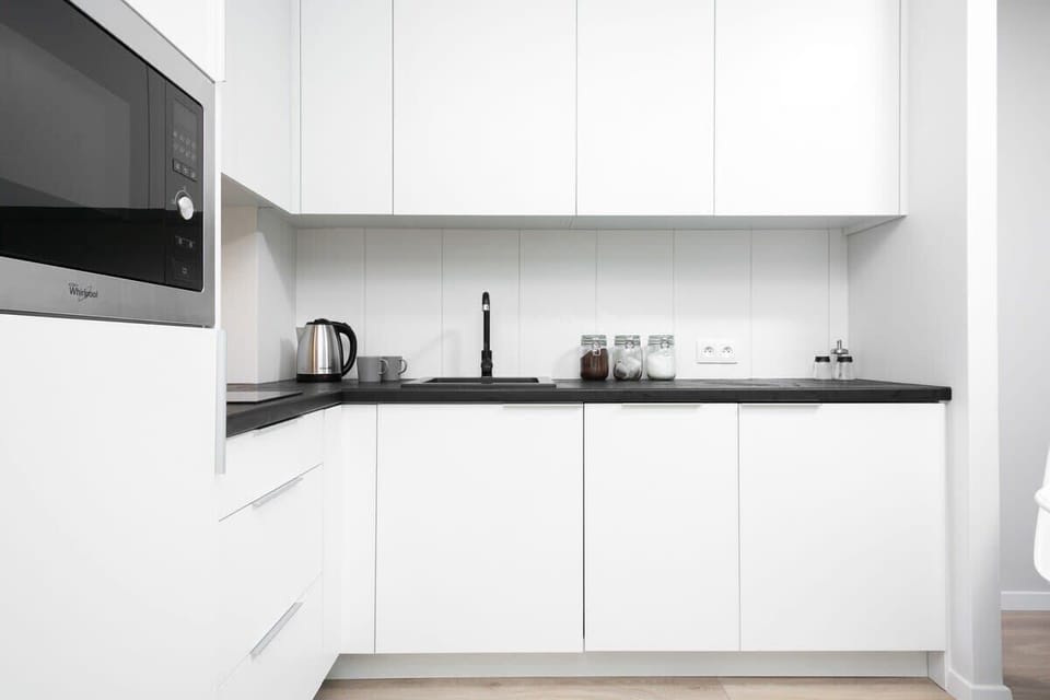 Modern, fully equipped kitchenette. 