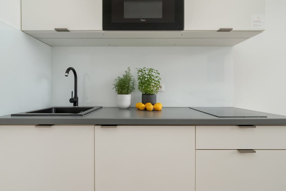 Modern, fully equipped kitchenette. 