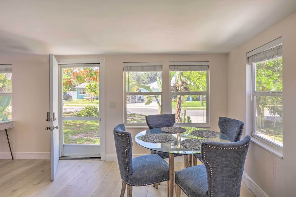 Dining Area | Dishware & Flatware Provided