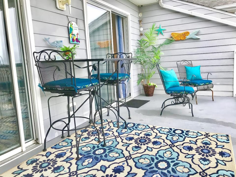 Outdoor-Balcony-Oasis-on-the-Bay-308-Ocean-City