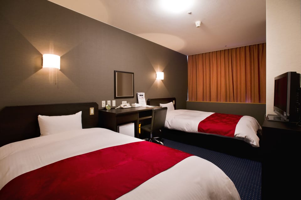 Standard Twin B, Smoking | Desk, blackout drapes, iron/ironing board (on request), WiFi (free)