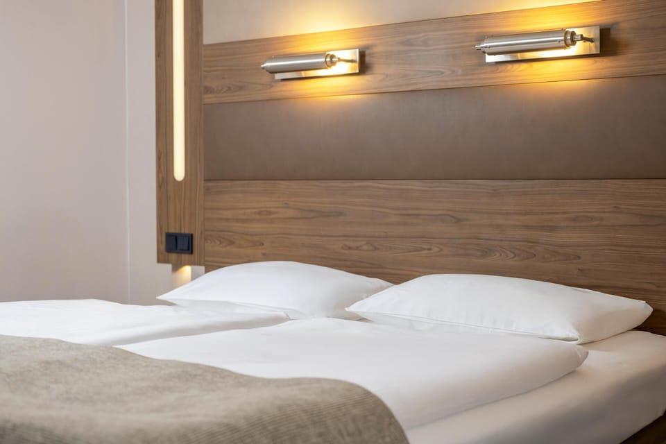 Superior Room, 1 Queen Bed | Premium bedding, in-room safe, desk, soundproofing