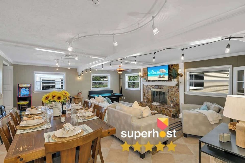 Spacious and beautiful family room: large table w/seating for 6 (additional card table/4 chairs). Comfy couch & love seat. TV (Netflix, Prime, Disney+). Pool table, ping pong, foosball, & Ms Pac-Man arcade. Relax and have fun!